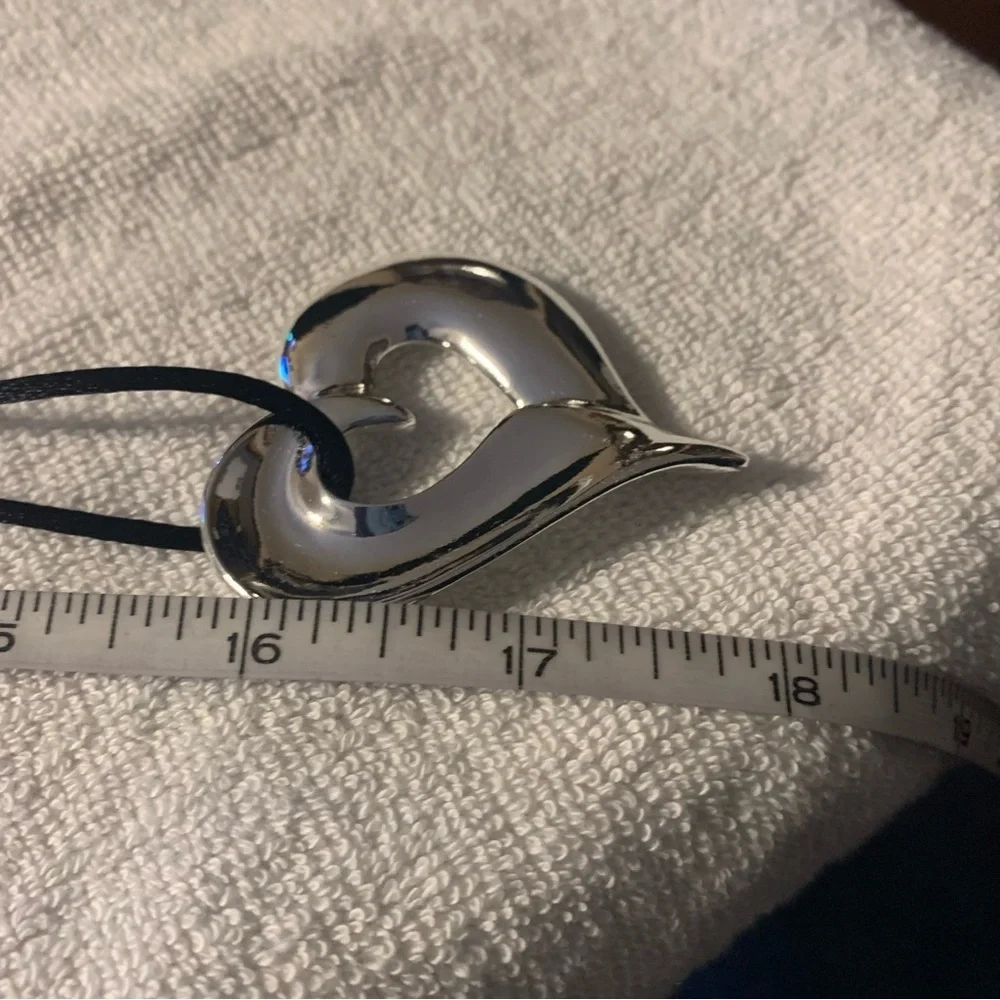 Avon “Floating Heart” Silver Heart Pendant Necklace NIB